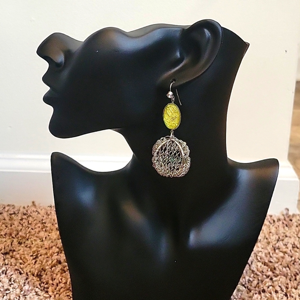 💥3/$10💥 Silver and Green Wire Earrings